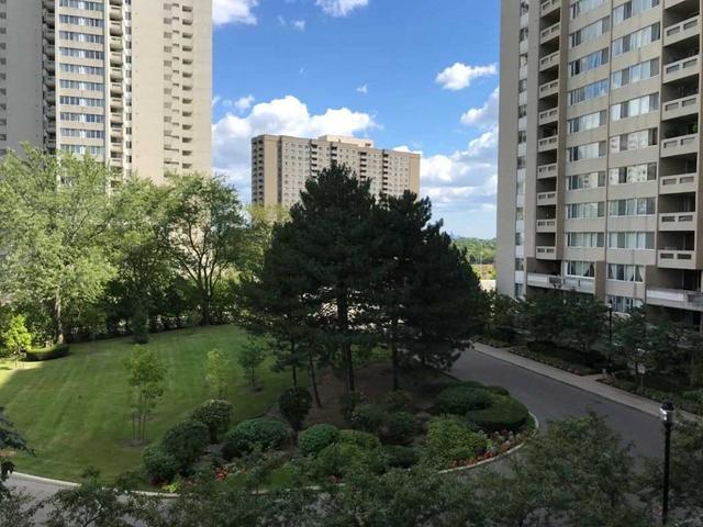 402 - 3590 Kaneff Cres, Condo with 2 bedrooms, 2 bathrooms and 2 parking in Mississauga ON | Image 12