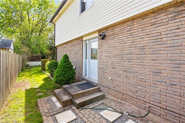 6262 Johnson Dr, House attached with 2 bedrooms, 1 bathrooms and 2 parking in Niagara Falls ON | Image 16