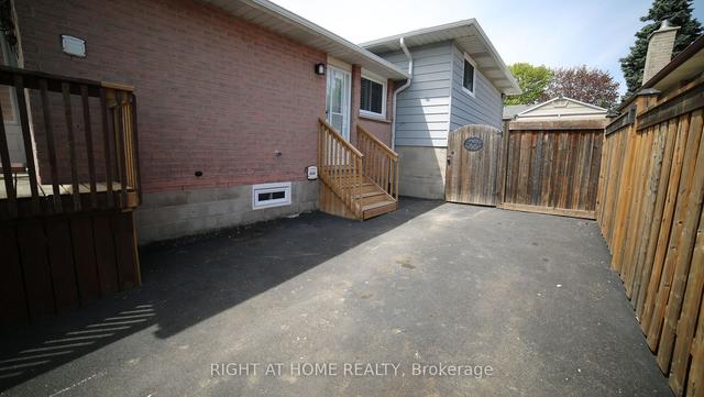 341 Rexford Dr, House detached with 3 bedrooms, 2 bathrooms and 3 parking in Hamilton ON | Image 12