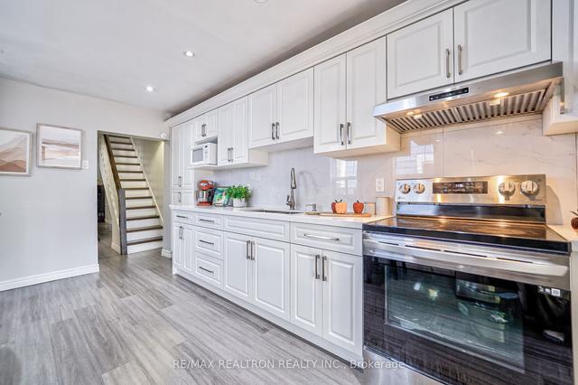 91 Yarmouth Rd, House attached with 3 bedrooms, 3 bathrooms and 3 parking in Toronto ON | Image 6