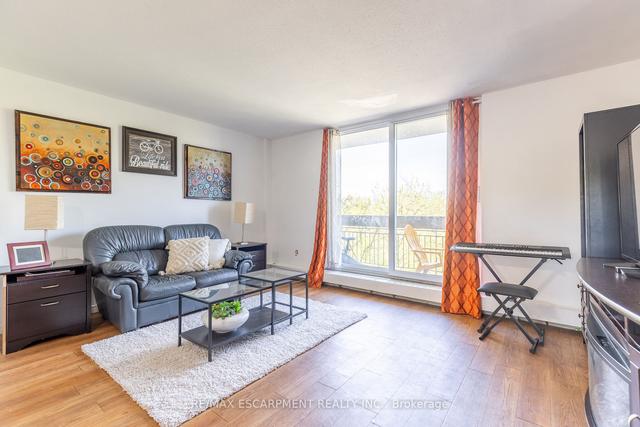 442 - 350 Quigley Rd, Condo with 3 bedrooms, 1 bathrooms and 1 parking in Hamilton ON | Image 9
