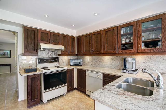 43 Birdsilver Gdns, House detached with 4 bedrooms, 4 bathrooms and 8 parking in Toronto ON | Image 3