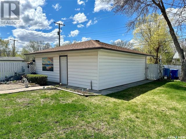 206 Garnet St, House detached with 3 bedrooms, 2 bathrooms and null parking in Regina SK | Image 22
