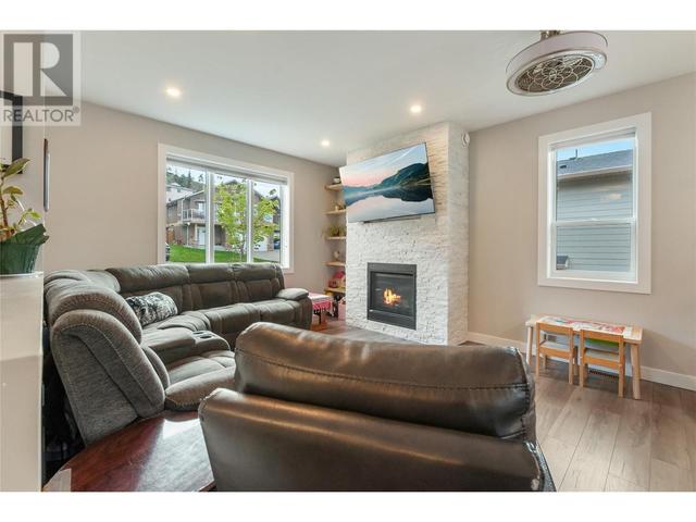 8764 Palmer Pl, House detached with 3 bedrooms, 3 bathrooms and 2 parking in Summerland BC | Image 13