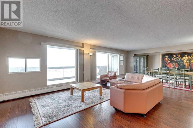 2906 - 221 6 Ave Se, Condo with 2 bedrooms, 1 bathrooms and 2 parking in Calgary AB | Image 12