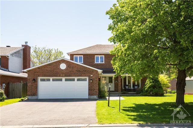 52 Zokol Crescent, House detached with 4 bedrooms, 4 bathrooms and 6 parking in Ottawa ON | Image 1