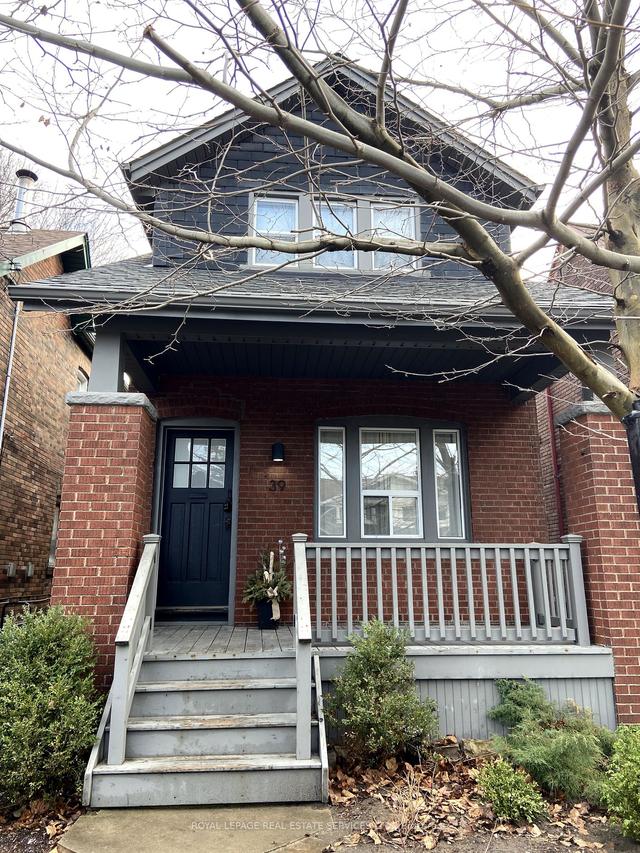 39 Gifford St, House detached with 3 bedrooms, 1 bathrooms and 1 parking in Toronto ON | Image 1