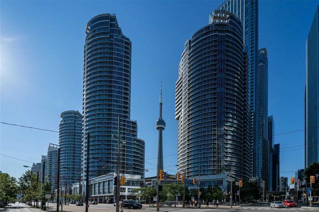 LPH2 - 208 Queens Quay W, Condo with 2 bedrooms, 2 bathrooms and 1 parking in Toronto ON | Image 16