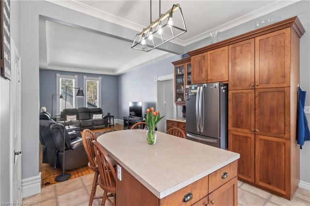 360 Queen St W, House detached with 5 bedrooms, 2 bathrooms and 7 parking in Wellington North ON | Image 14