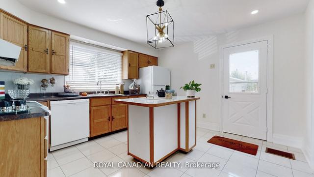 271 Millen Rd, House detached with 3 bedrooms, 2 bathrooms and 5 parking in Hamilton ON | Image 2
