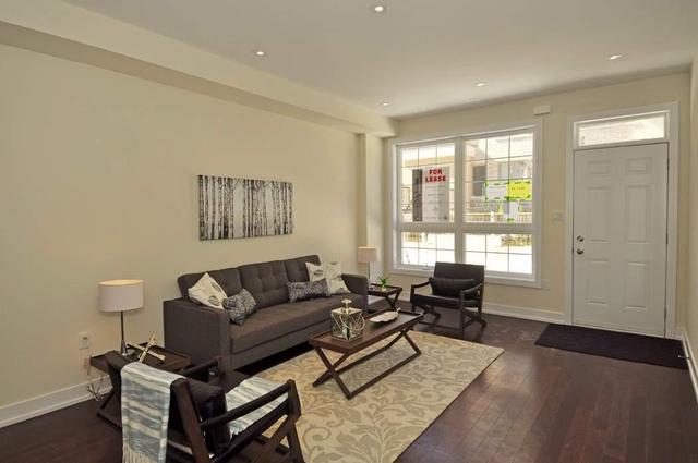 Th19 - 17 Powerhouse St, House attached with 3 bedrooms, 3 bathrooms and 1 parking in Toronto ON | Image 3