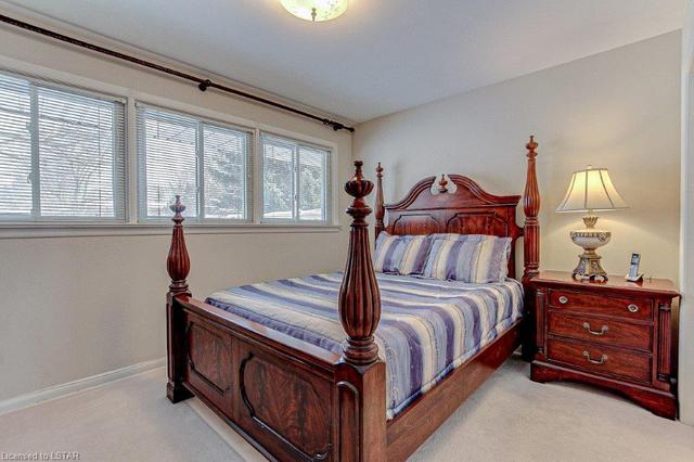 288 Sarnia Rd, House detached with 4 bedrooms, 2 bathrooms and null parking in London ON | Image 20