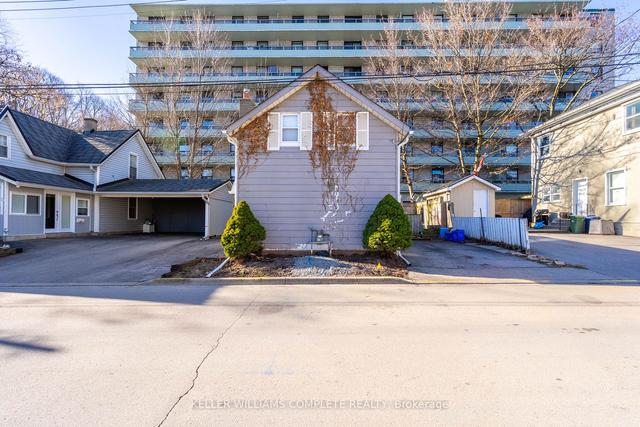 10 Maple Ave, House detached with 2 bedrooms, 1 bathrooms and 2 parking in Hamilton ON | Image 10