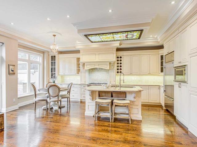 318 Douglas Ave, House detached with 4 bedrooms, 4 bathrooms and 6 parking in Toronto ON | Image 2