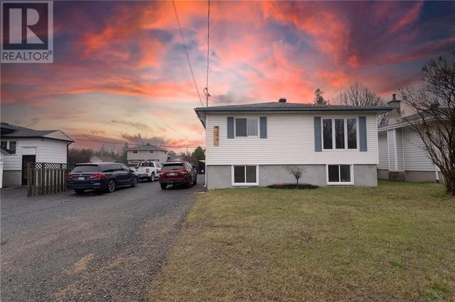 3296 Old Highway 69 N, House detached with 6 bedrooms, 2 bathrooms and null parking in Greater Sudbury ON | Image 1