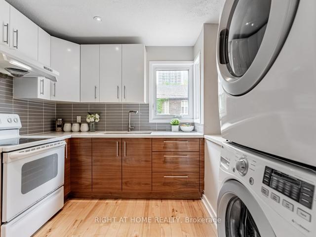 257 Ontario St, House attached with 3 bedrooms, 2 bathrooms and 2 parking in Toronto ON | Image 2