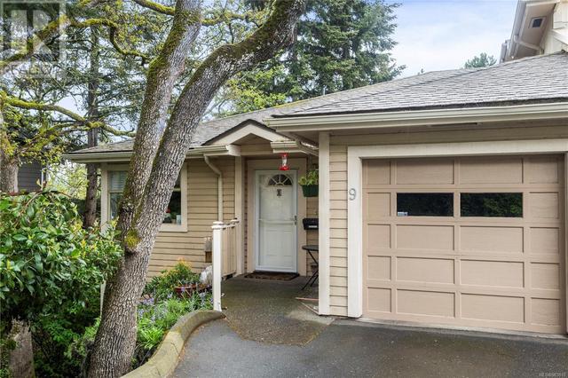 9 - 850 Parklands Dr, House attached with 4 bedrooms, 3 bathrooms and 2 parking in Esquimalt BC | Image 1
