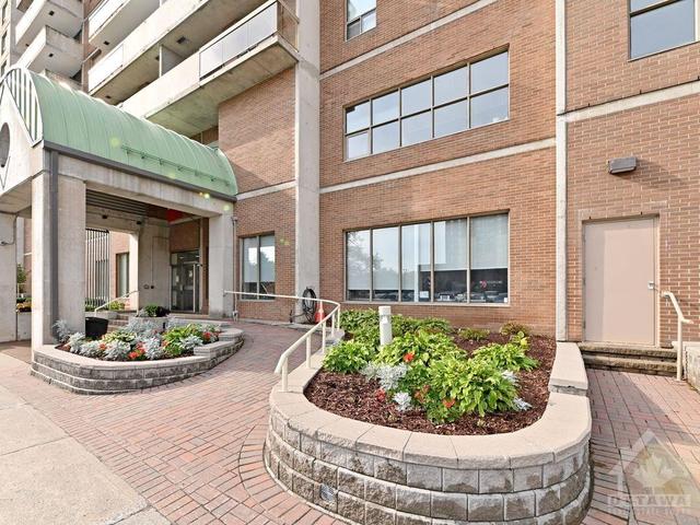 809 - 200 Lafontaine Ave, Condo with 2 bedrooms, 2 bathrooms and 1 parking in Ottawa ON | Image 2