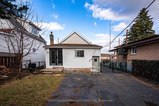 148 Campbell Ave, House detached with 2 bedrooms, 1 bathrooms and 6 parking in Hamilton ON | Image 17