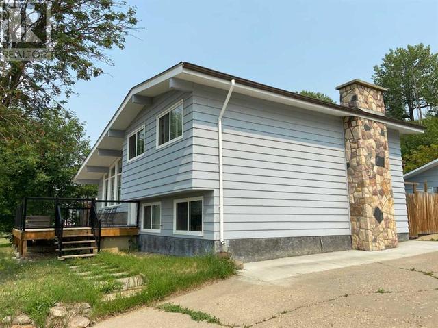 11021 101 St, House detached with 3 bedrooms, 1 bathrooms and 6 parking in Peace River AB | Image 1