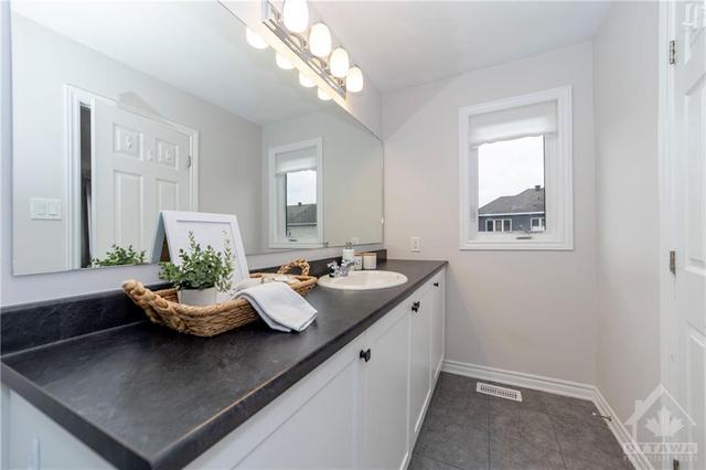 113 Pictou Cres, Townhouse with 3 bedrooms, 3 bathrooms and 3 parking in Ottawa ON | Image 26