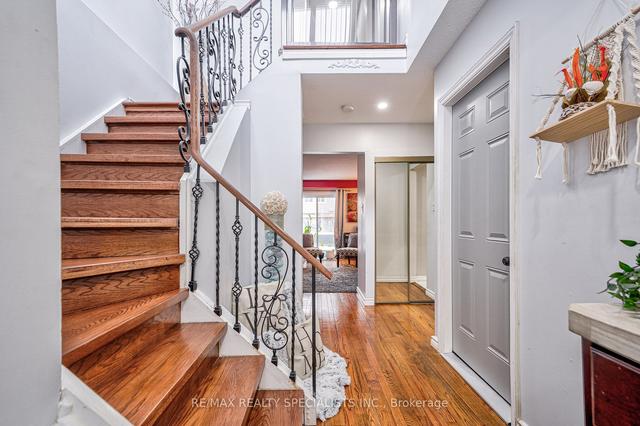 60 Enmount Dr, Townhouse with 3 bedrooms, 2 bathrooms and 2 parking in Brampton ON | Image 27