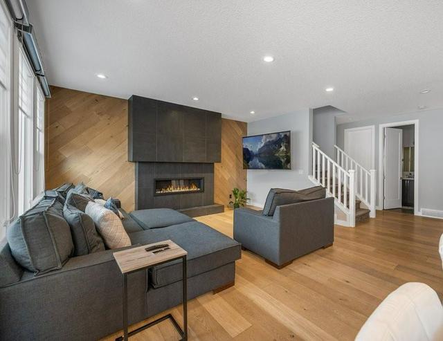 194 West Grove Way Sw, House detached with 4 bedrooms, 3 bathrooms and 2 parking in Calgary AB | Image 6