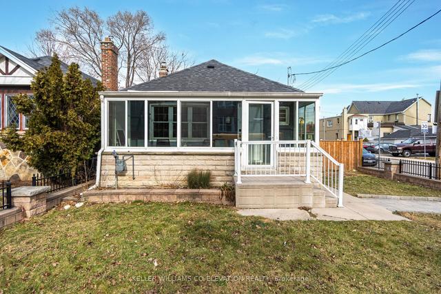 41 Bala Ave, House detached with 2 bedrooms, 2 bathrooms and 4 parking in Toronto ON | Image 12