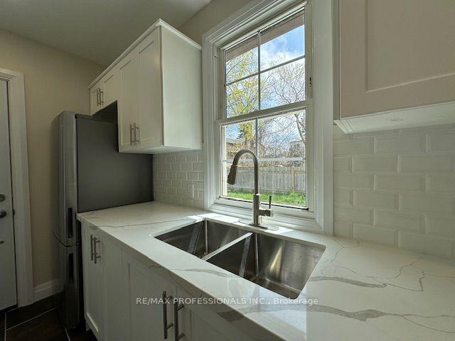 2 - 213 Pine St, House detached with 1 bedrooms, 1 bathrooms and 1 parking in Whitby ON | Image 13