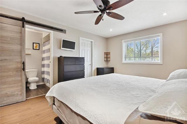 21 Woodpark Way, Townhouse with 3 bedrooms, 2 bathrooms and 3 parking in Ottawa ON | Image 15