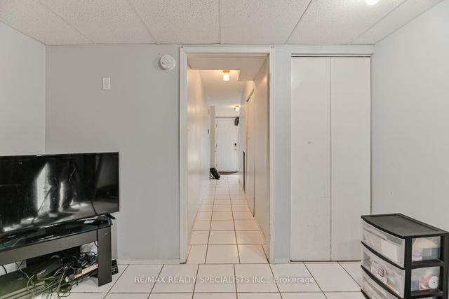 30 Enmount Dr, Townhouse with 3 bedrooms, 2 bathrooms and 2 parking in Brampton ON | Image 39