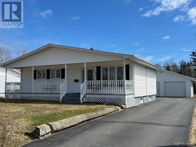 925 Centennial St, House detached with 2 bedrooms, 1 bathrooms and null parking in Bathurst NB | Image 1
