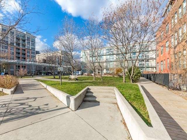 TH-710 - 35 Canniff St, Townhouse with 3 bedrooms, 3 bathrooms and 1 parking in Toronto ON | Image 2