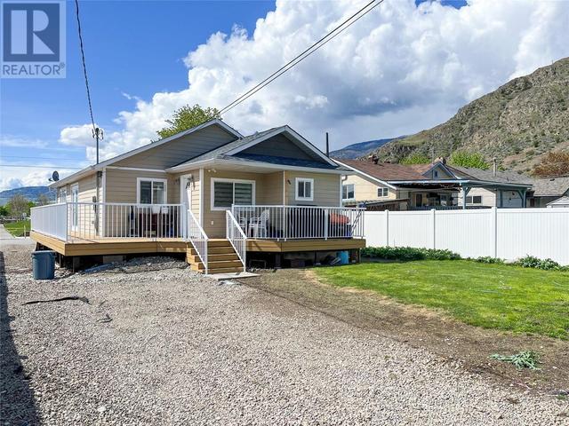 834 School Avenue, House detached with 4 bedrooms, 3 bathrooms and 3 parking in Oliver BC | Image 8