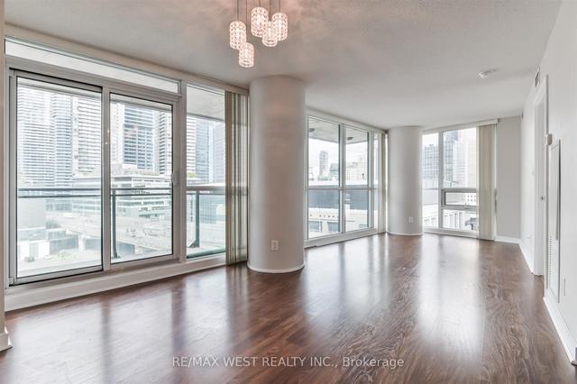 903 - 33 Bay St, Condo with 2 bedrooms, 2 bathrooms and 1 parking in Toronto ON | Image 4