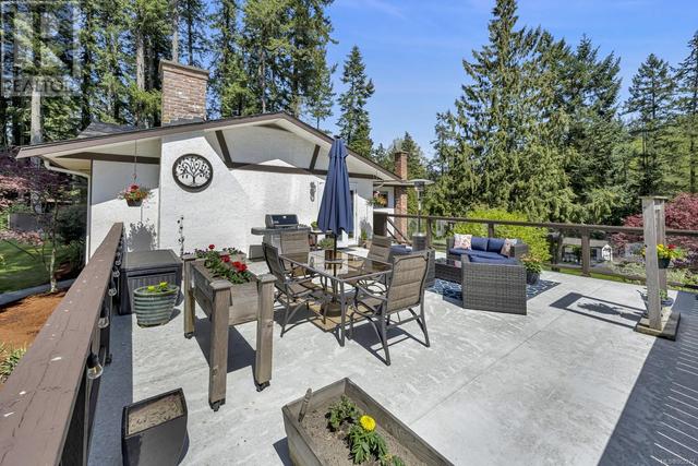 5557 Old West Saanich Rd, House detached with 5 bedrooms, 4 bathrooms and 500 parking in Saanich BC | Image 37