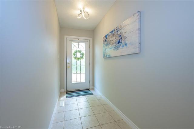 36 - 572 Thistlewood Dr, House attached with 3 bedrooms, 3 bathrooms and 4 parking in London ON | Image 11