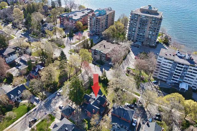 2187 Lakeshore Rd, House detached with 7 bedrooms, 3 bathrooms and 5 parking in Burlington ON | Image 2