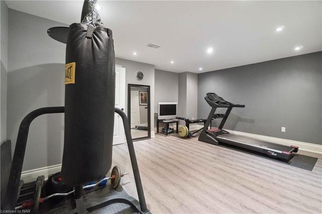 34 Sandalwood Cres, House detached with 4 bedrooms, 3 bathrooms and 7 parking in Niagara on the Lake ON | Image 6