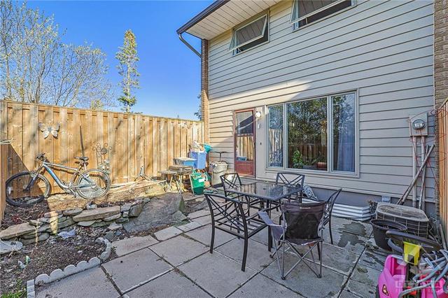 32 Carmichael Court, Townhouse with 4 bedrooms, 2 bathrooms and 2 parking in Ottawa ON | Image 19