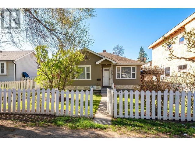 559 Cambridge Ave, House detached with 2 bedrooms, 1 bathrooms and 4 parking in Kelowna BC | Image 5