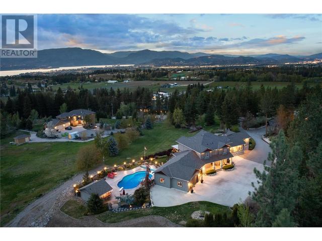 2775 Harvard Rd, House detached with 6 bedrooms, 4 bathrooms and 14 parking in Kelowna BC | Image 1