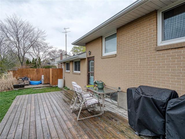 1028 Eastlawn Avenue, House detached with 3 bedrooms, 1 bathrooms and null parking in Sarnia ON | Image 4