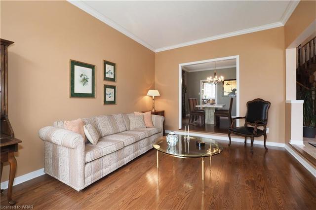 30 Winding Wood Cres, House detached with 4 bedrooms, 2 bathrooms and 4 parking in Kitchener ON | Image 5