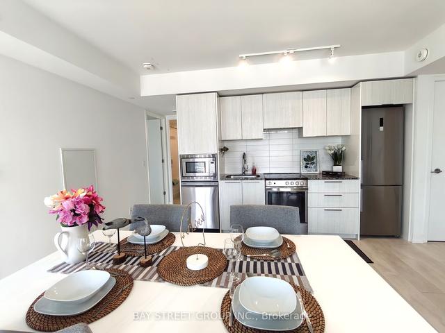 2008 - 18 Maitland Terr, Condo with 3 bedrooms, 2 bathrooms and 1 parking in Toronto ON | Image 4