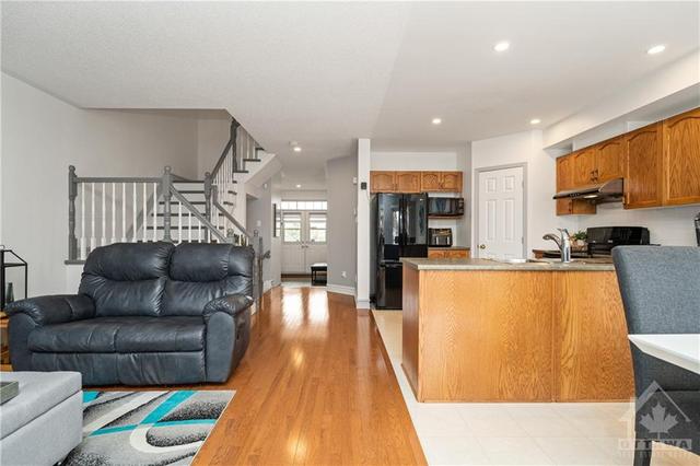 1778 Jersey Street, Townhouse with 3 bedrooms, 2 bathrooms and 3 parking in Ottawa ON | Image 7