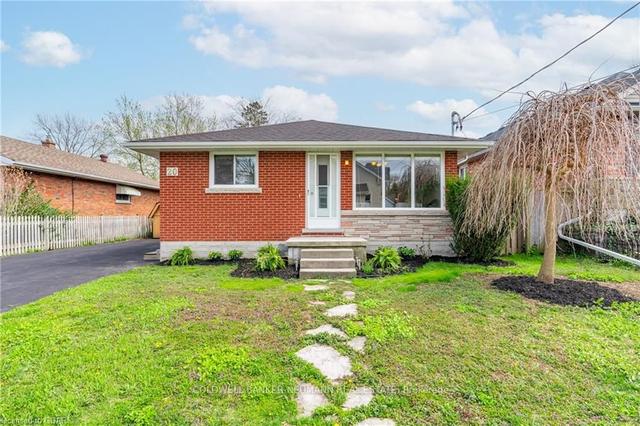 20 Barton St, House detached with 1 bedrooms, 2 bathrooms and 6 parking in Guelph ON | Image 1