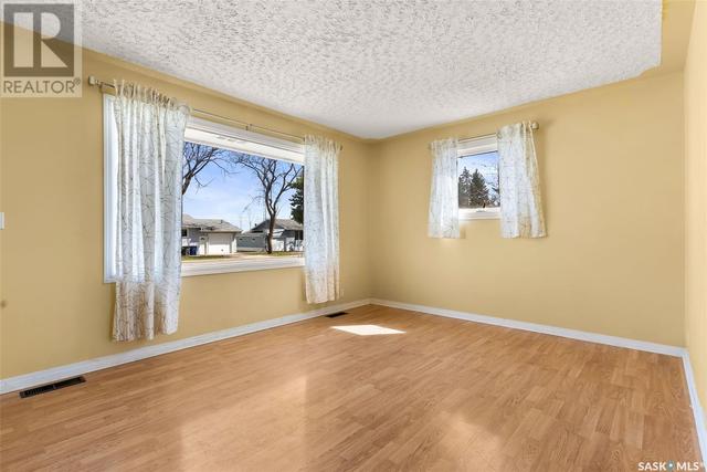 126 2nd Avenue E, House detached with 3 bedrooms, 1 bathrooms and null parking in Montmartre SK | Image 4