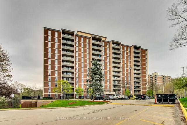 409 - 1964 Main St W, Condo with 3 bedrooms, 2 bathrooms and 1 parking in Hamilton ON | Image 1