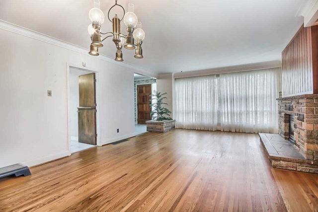 85 Wynn Rd, House detached with 5 bedrooms, 2 bathrooms and 5 parking in Toronto ON | Image 6